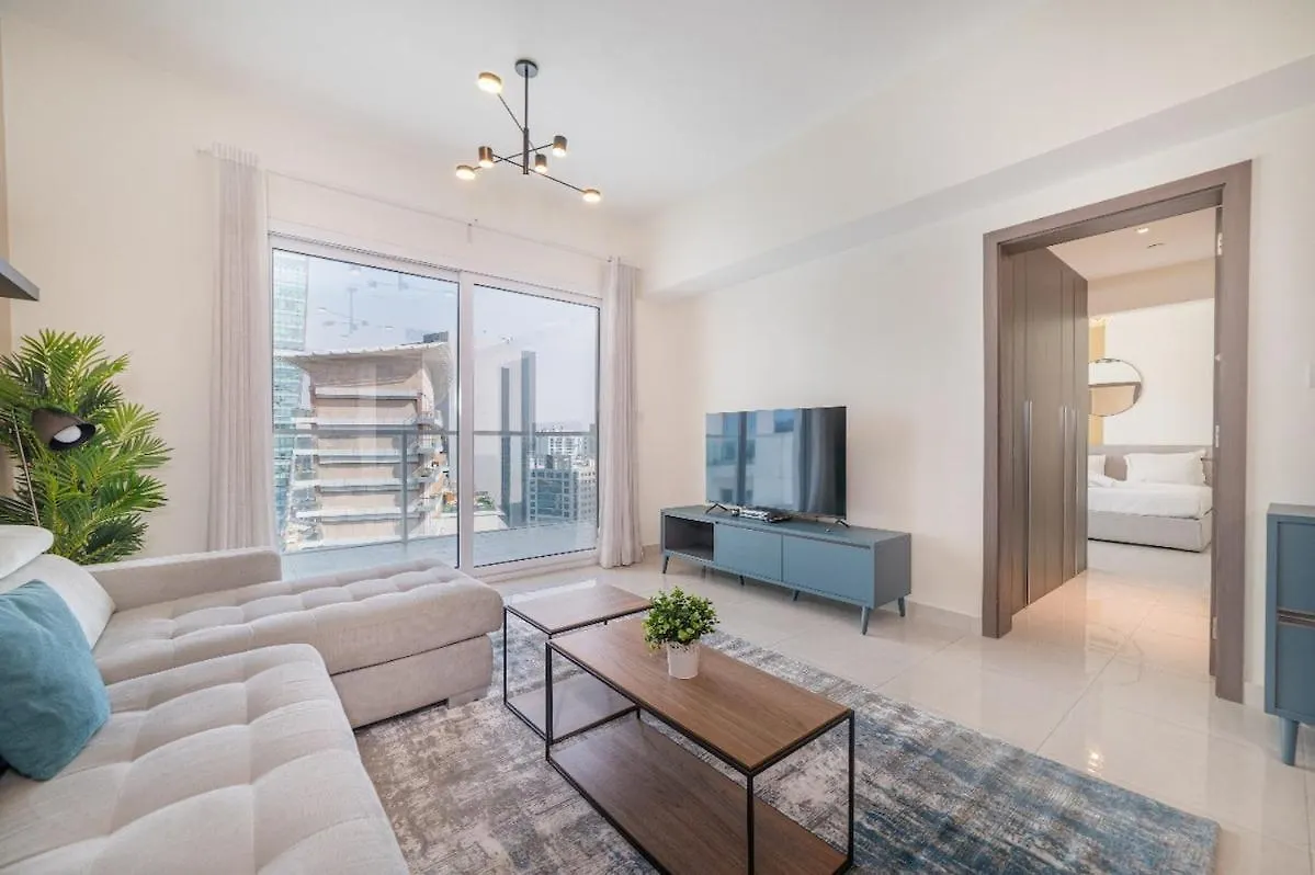 Elegant 1Br With Balcony & Views In Business Bay location